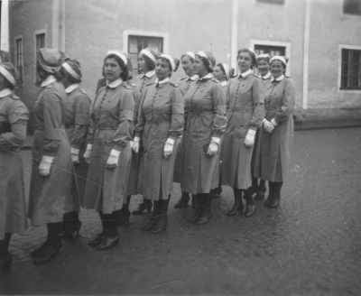 Fru Jacobsson, Marianne Danielsson/Karlsson, Ruth Larsson, Karin Andersson, Ingeborg Hansson och Karin Andersson/Vihed



Dok.080205/RS