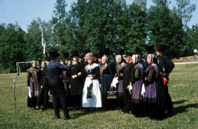 Gästande folkdanslag från Tyskland män kvinnor  

090506/KG