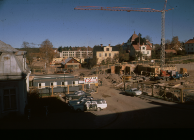 Bygget av Domushuset och Biblioteket hus bilar byggkran arbetsbod

090514/KG