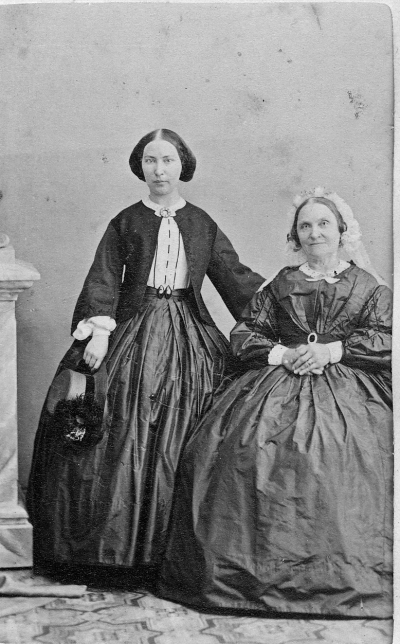 Emilia Concordia Wahlberg och hennes moder Sophia Dorothea Zander - Wahlberg.