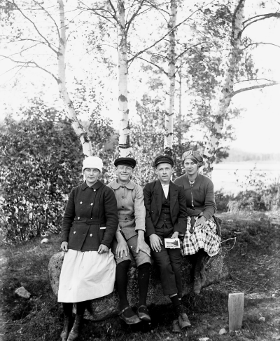 Hällebacka

Många av bilderna i mappen Hällebacka kan lika gärna vara tagna kring Lidhem Locknevi.