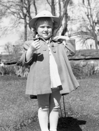 Flicka i hatt och kappa

Dok.100526/KG