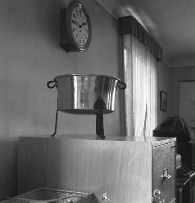 Kungabesök
- kopparkitteln är kanske en gåva till kungen -

Dok.110621/KG