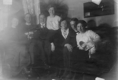 Thekla Karlsson, Thorsten Wahlberg, Björnson, Karin Witte, Britta Wahlberg, [---] Larsson, Kerstin Wahlberg.     