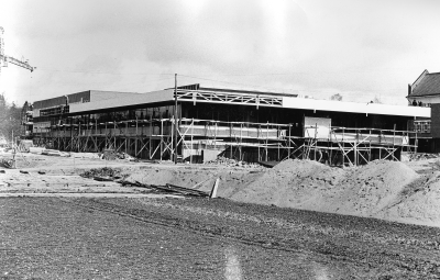 Stadsbiblioteket bygges 1971-72. T.E.