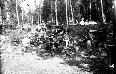 Scouterna
1 Oskar Malmberg 2 Erik Westerberg 3  4  5  6  7 Gösta Envall 8  9  10 Arne Sköldborg 11 Karl Malmberg 12 Bertil Nyberg 13  14 Jarl Rom Hansson 15 Anton Westerberg 16 Hulda Westerberg 17 Emma Malmberg 18 Margit Nyberg 19  20 Sara Malmberg 21  22 Göte Nyström 23 Gustav Malmberg    Okänd 