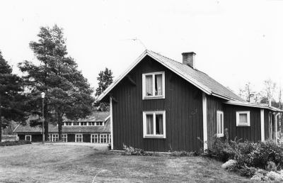 Brunnsparken Södra Vi
Vaktmästarbostaden

Sista boende var syskonen Konrad, Annie och Martin ?