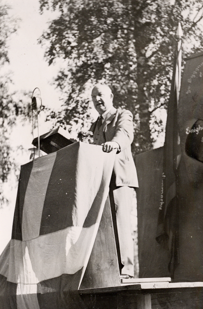 Per Albin Hansson valtalar i Vimmerby Folkets Park.