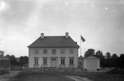 Samuelsson - Brantemo  villa. Klettorp byggdes 1929 till landsfiskal Klette. Arkitekt var Ragnar Östberg Stockholm.



Dok.070711/RS