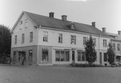 Torget.   T.E.
F d Tingshus