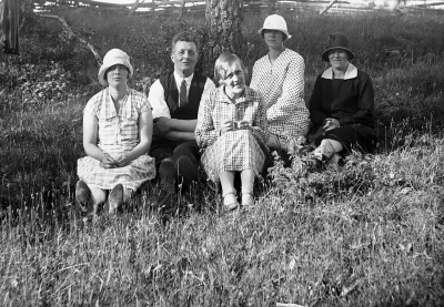 Hällebacka

Många av bilderna i mappen Hällebacka kan lika gärna vara tagna kring Lidhem Locknevi.