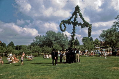 Källängsparken midsommarfirande folkdanslag 

090506/KG
