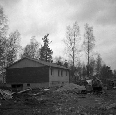 Henry Halén rektor på folkhögskolan
Bostaden på Jägaregatan 14 Konvaljen 9

Dok.110615/KG
