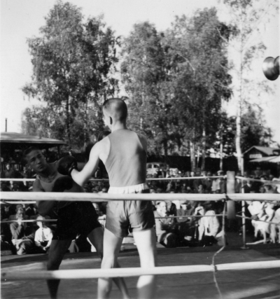 Folkets Park sommaren 1943? Med ryggen häråt, "Biggan" Persson, Oskarshamn. Motståndare ?