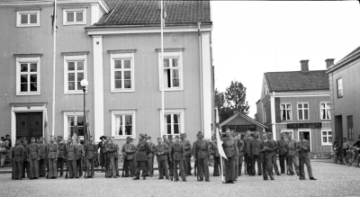 Flaggdagen, Vimmerby Hemvärn, John Vogel, urmakare Ivar Sandberg, arkitekt Konrad Joahnsson, vedhandlare


Dok.080205/RS