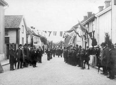 Från konungabesöket, vy af Storgatan i Wimmerby, 1902.   