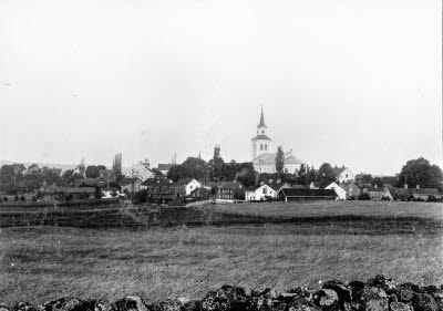 Sekelskiftet 1900, Karlbergs garveri i förgrunden.   T.E.