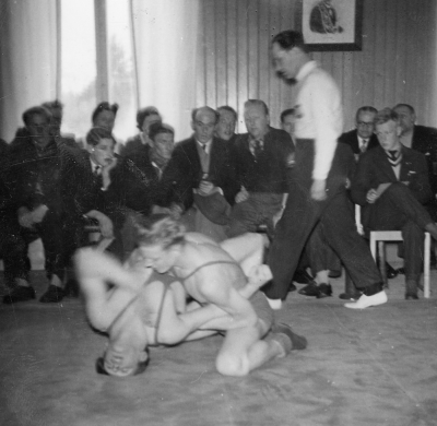 Allan Gustafssons egen dokumentation: "Olle Larsson pressar Lennarts brygga".