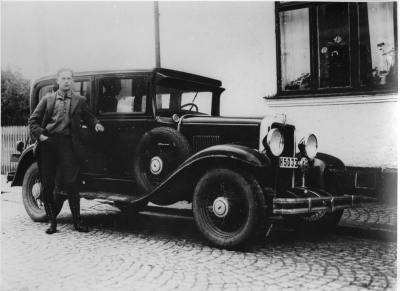 Olof Flender. Bilen Chevrolet 1930 års modell.     