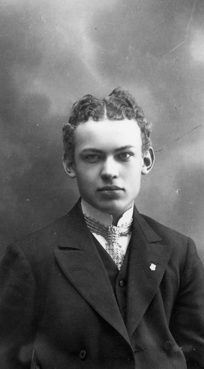 Anton Berglund Bankchef vid Vimmerby Sparbank.  Köpte Kreugerpapper och banken gick i krasch 1932.     