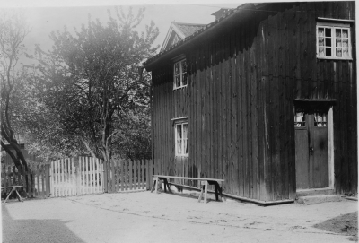 Exteriör från gården nr 33 vid Sevedegatan. T.E

Thörnqvistsgården

Dok.090206/SJ