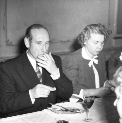 Från vänster 1. Karl Malmberg, fabrikör,  2. Vivi Andersson, fröken anställd på lantmäterikontor.    