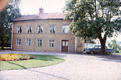 Hus  
Annex till Per Johansgården Uppgift PRO´s bildcirkel
Förmodligen en tidig sjukstuga
090512/KG