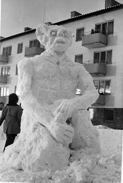 Snöskulptur gjord av Elmar Viik och Paul Kallas, Vimmerby.