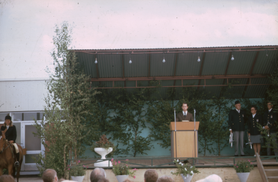 Scen talarstol talare musiker 

090409/KG