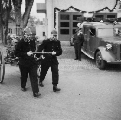 Evy Nicanders dokumentation:  Olle Dahlin och Staffan Wettermark.
Brandkårsjubileum 1955  (1905-1955).