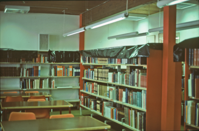 Interiör bibliotek

090402/KG