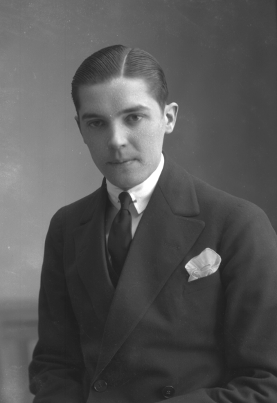 Nils Holm
Stadshotellet



Dok.080515/RS