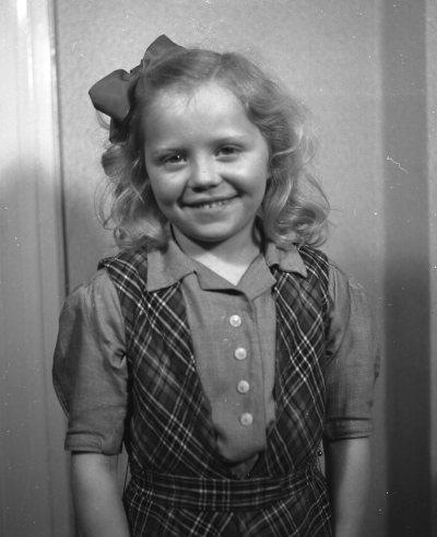 Yngve Karlssons familj. Ingrid syster till Yngve, dotter till Herman och Ester på Veneholm
Gerdsborg

Dok.110621/KG