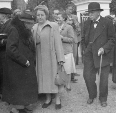 1. Hilma Samuelsson,  2. Margit Samuelsson, 3. Margareta gift Vellet   4. Algot Larsson, Djursdala.   