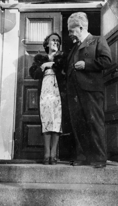 Författaren Lennart Karlfeldt, död 12-5-40.     