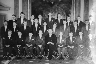 Sittande från vänster: 1. ? 2. Jonny Holgersson 3. Göran Köhler 4. ? Liljeblad 5. Karl Einar Sperens  6. Staffan Carlsson 7. Magnus Pettersson 8. ? 9. ? 
Stående mellanraden från vänster: 10. ? 11. ? 12. ? 13. Bengt Ingemarsson 14. Sture Fröberg 15. ? 16. ? Magnusson 17. ? 18. Lars Bälter - Olsson 
Bakre raden från vänster: 19. ? 20. ? 21. Sune Johansson 22. Nils - Olof ? 23. Bo Gustavsson 24. ? 25. ? 26. Hans Waern 27. Olof Karlberg 