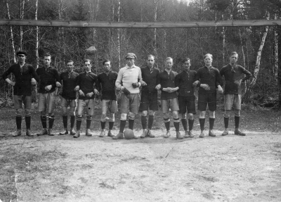 Fotbollslaget: Einar Elg trea från höger, tandtekniker hos von Malmborg.