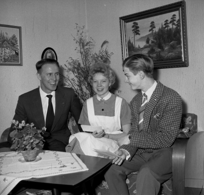 Ture Grönkvist med familj

Dok.110613/KG