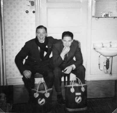 Allan Gustafssons egen dokumentation: " Fristil DM Junior i Jönköping. Allan Gustafsson och Åke Båving 1955."