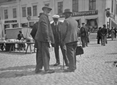1.  "Kroken" 2.  Lindgren   3.  Alfred Johansson Trekanten.  