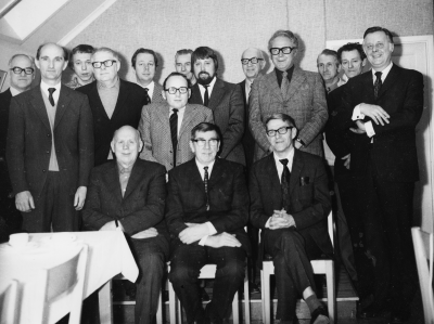 Vimmerby Arbetarkommun. 1 Kurt Johansson, automontör  2 Rune Hultqvist, folkhögskolelärare,( ordf. i Arbetarkommun) 3 Torbjörn Torpling, metallarbetare, ordf. i ABF  4 Torsten Svensson slöjdlärare  5 Olle Ström, chef för  Försäkringskassan  6 Inge Schultz, taxeringsintendent   7 Allan Nilsson, träindustriarbetare  8 Sune  Ankarberg,arbetsförmedlingen, tidigare murare  9 Sven Källström, järnvägsman  10 Nils Linderoth, elektriker   11 John Andersson, träindustriarbetare  12 Gösta Ottosson, metallarbetare  13 Björn Lindberg, Stadsdirektör  14 Gunnar Persson, chaufför  Pripps   15?,  16 Per Möller, mätningsman åt målarna.      