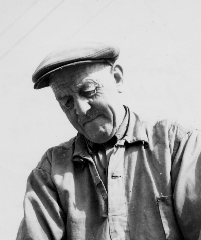 Olof Tengvalls fader Leonard Karlsson född 29-4-1883 död 14-10-1974, grovarbetare.    