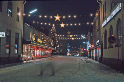 Stad i ljus 
Storgatan Handelsbanken mot torget

090402/KG