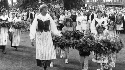 Midsommarfirande i Brunnsparken