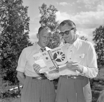 t h Algot Ånhammar, till vä faktor Carl Hult Vimmerby tidning

Dok.110412/KG