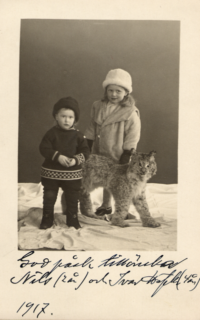 God påsk tillönskar Nils (2 år) och Ivar (4 år), 1917.