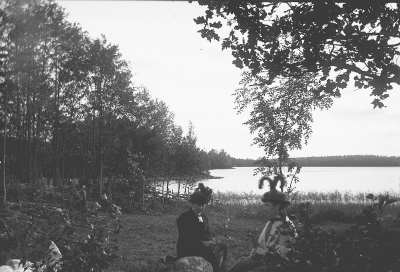 Från vänster: Beda Forsell och Kerstin Tidman
Troligen i Knabbarp