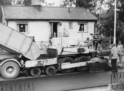 Baldersgatan asfalteras av Skånska Cement. 