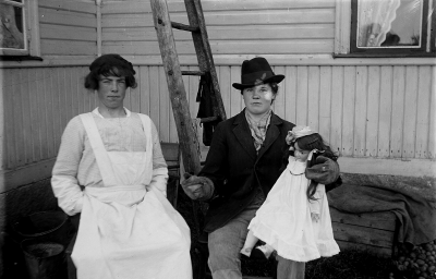 1. Zante Hansson, 2. Ingeborg Hallberg, gift Nilsson.